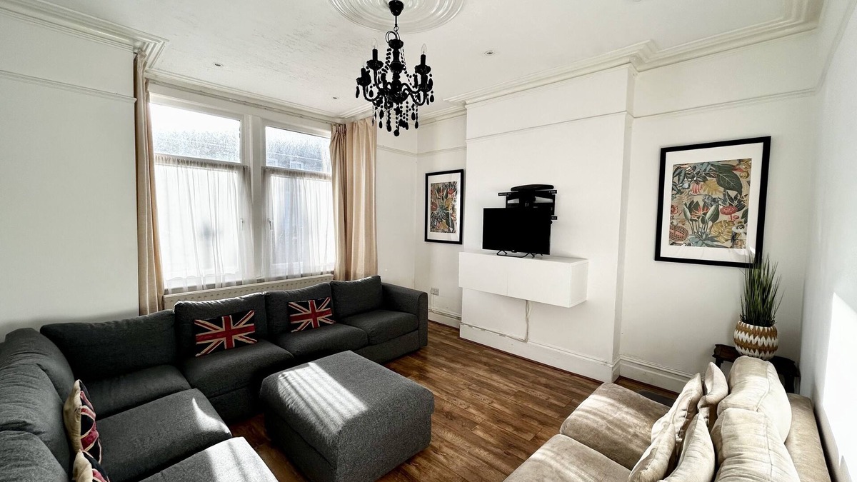 Bounds Green House | Entire Edwardian Home - North London