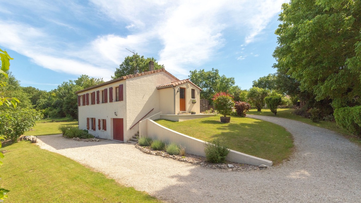 Saint-Sulpice-de-Cognac Apartment | Entire 2 bedroom apartment