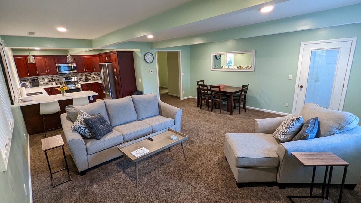 Mount Pleasant House | Entire guest house: walk to CMU, close to casino!