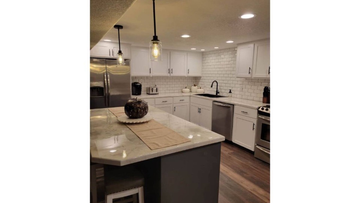 Canby Apartment | Entire Guest Unit - Cool Canby Crib-Full Basement