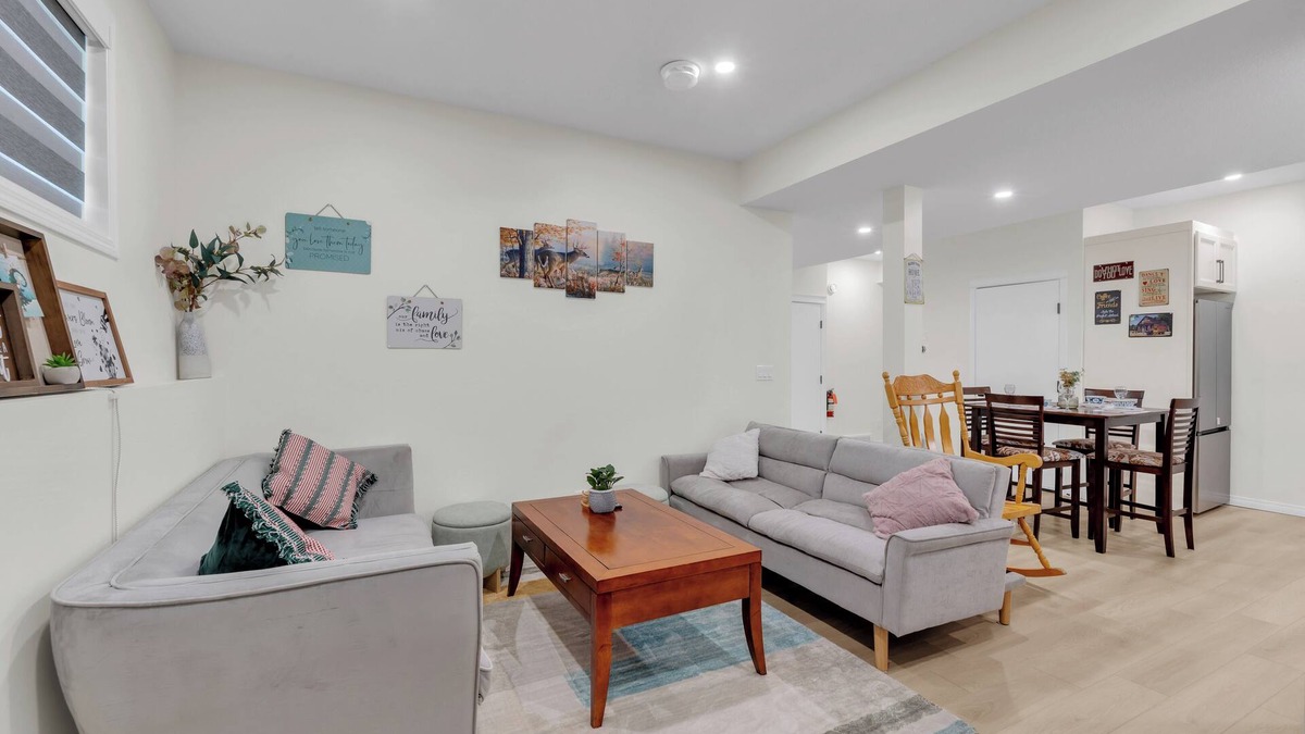 Arbour Lake House | Entire guesthouse Suite in NW Calgary