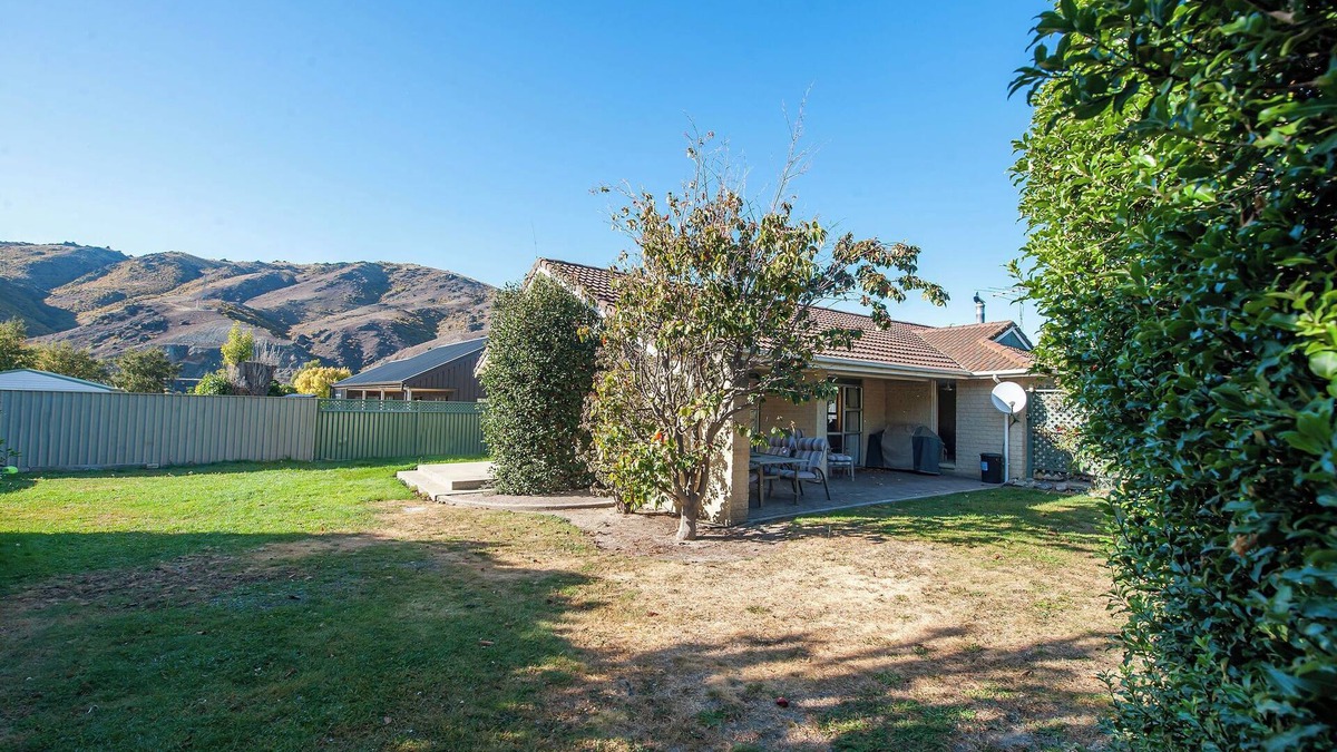Lowburn House | Entire Holiday Home! Great large private space