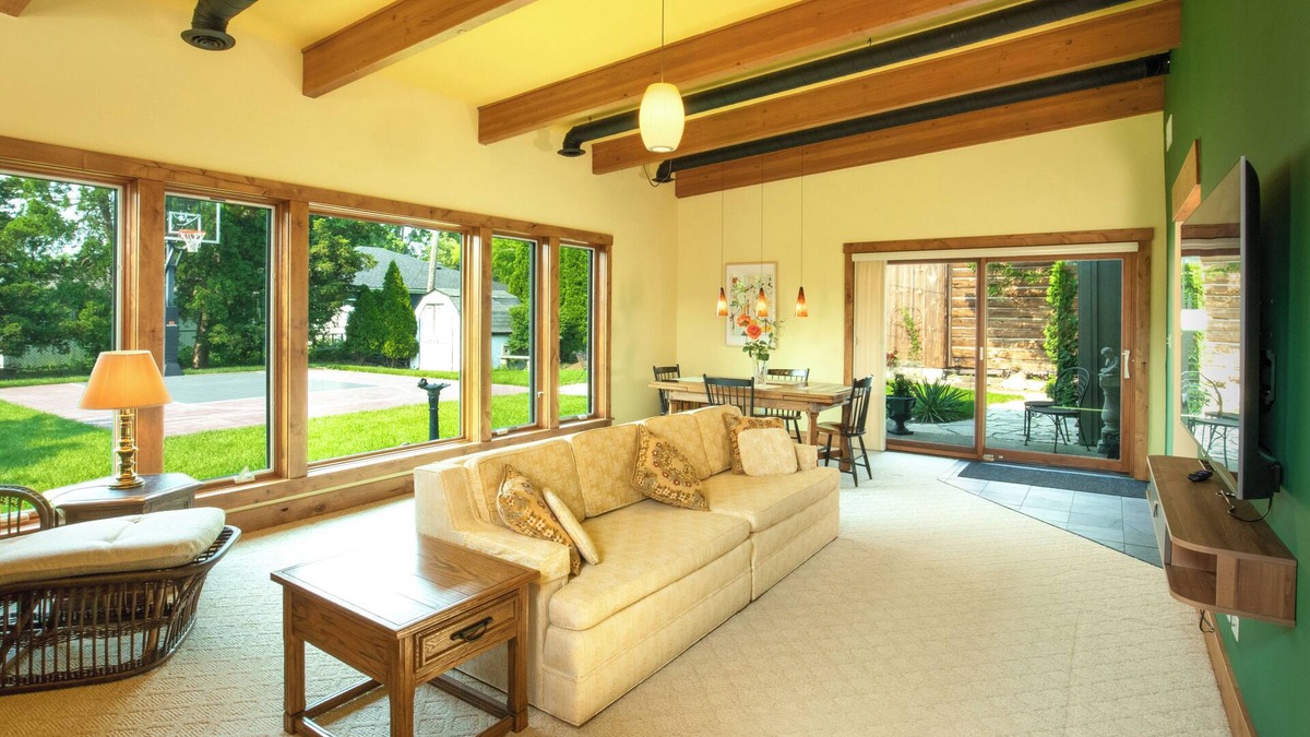 Wheaton House | Entire Home 1Br 1.5 Bath Ranch, King Bed, Dedicated Workspace