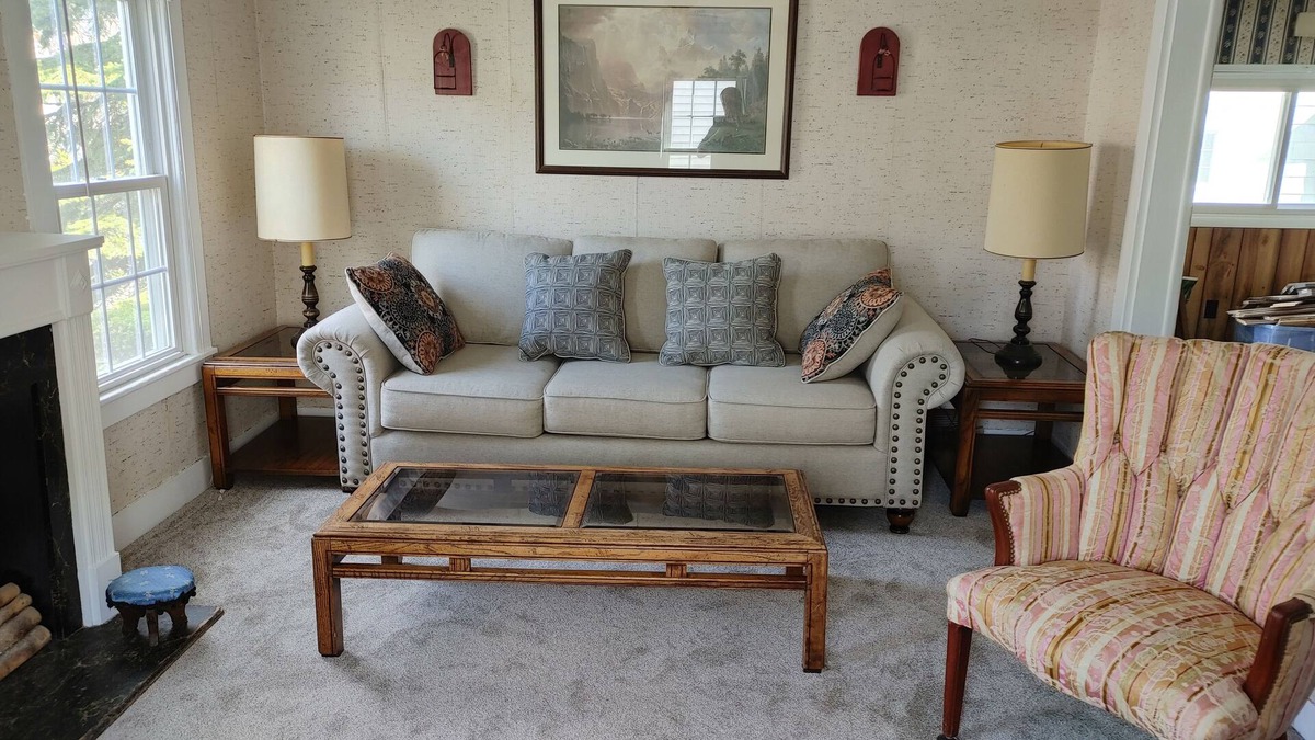 Canandaigua House | Entire Home -30 Day Rental-Steps from Downtown Main Street near Bars &Resuarants