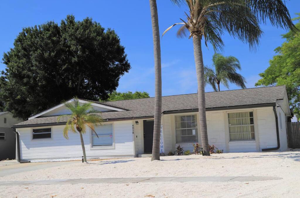 Bradenton House | Entire Home-Bradenton 3/2 indoor pool near beaches