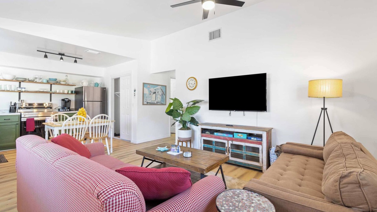 Crystal River House | Entire Home - Either Oar - Mins to DT - AC - King Bed - Scalloping & More