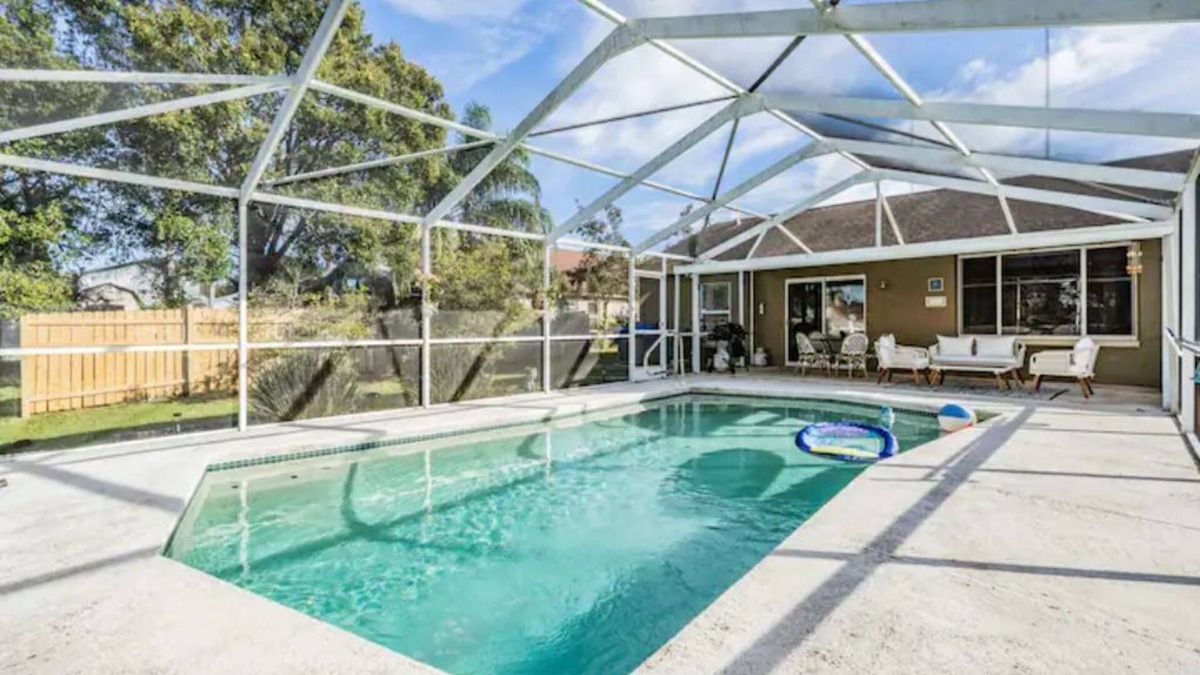 Boyette Springs House | Entire home, Heated Pool, Lake view and Gazebo!