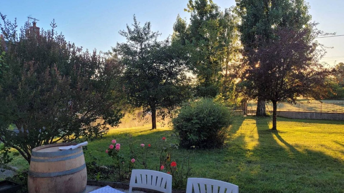 Charge House | Entire home hosted by Julietten6 guests 3 bedrooms 6 beds 2 bathrooms