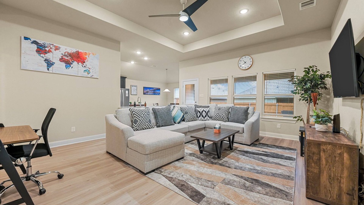 Denton House | Entire Home in Denton, Texas. Centrally Located! Luxurious Home Away from Home!
