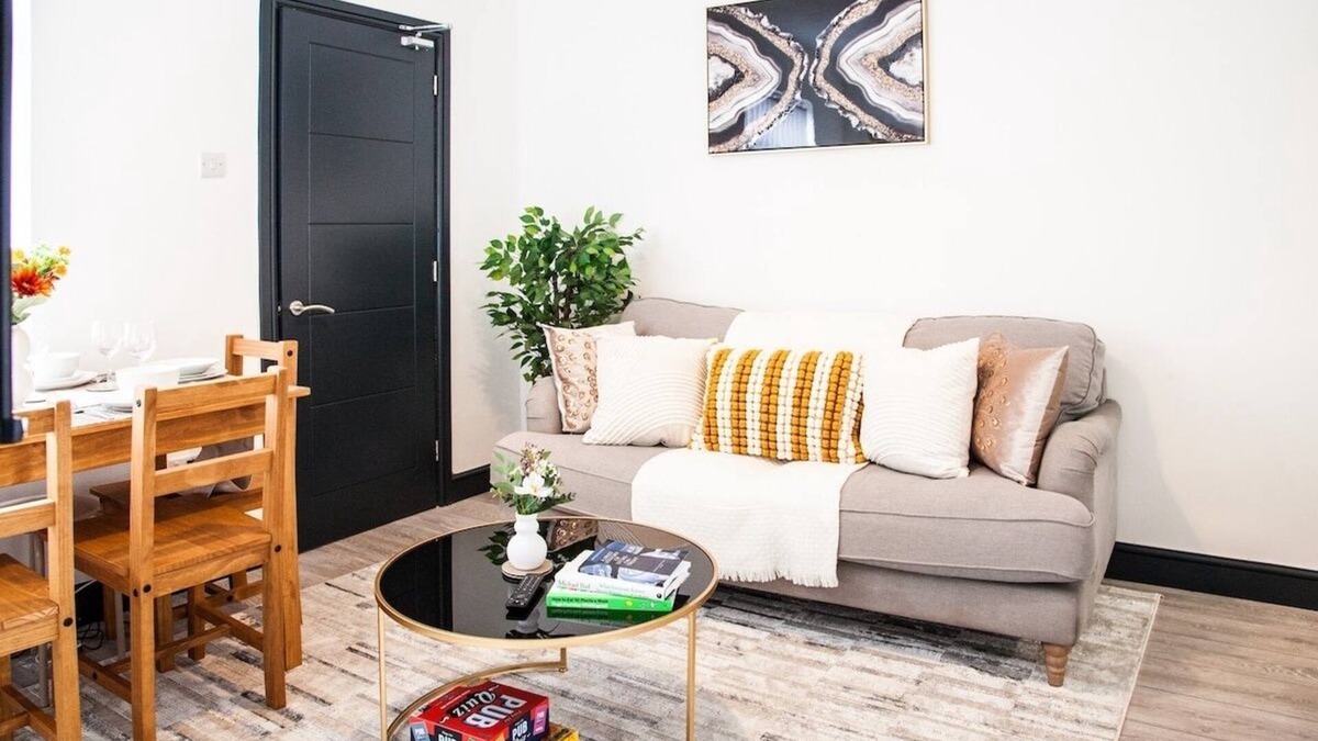 Stoke-on-Trent House | Entire home in Stoke-on-Trent.