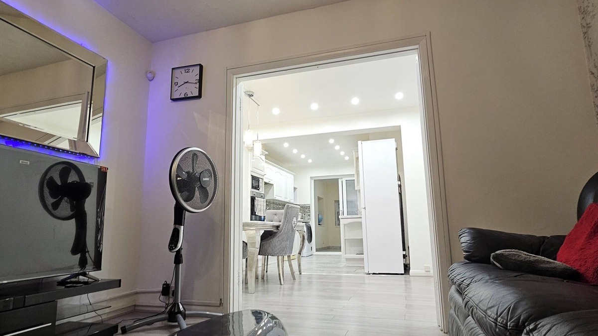 Alibon House | Entire home in Greater London of Dagenham