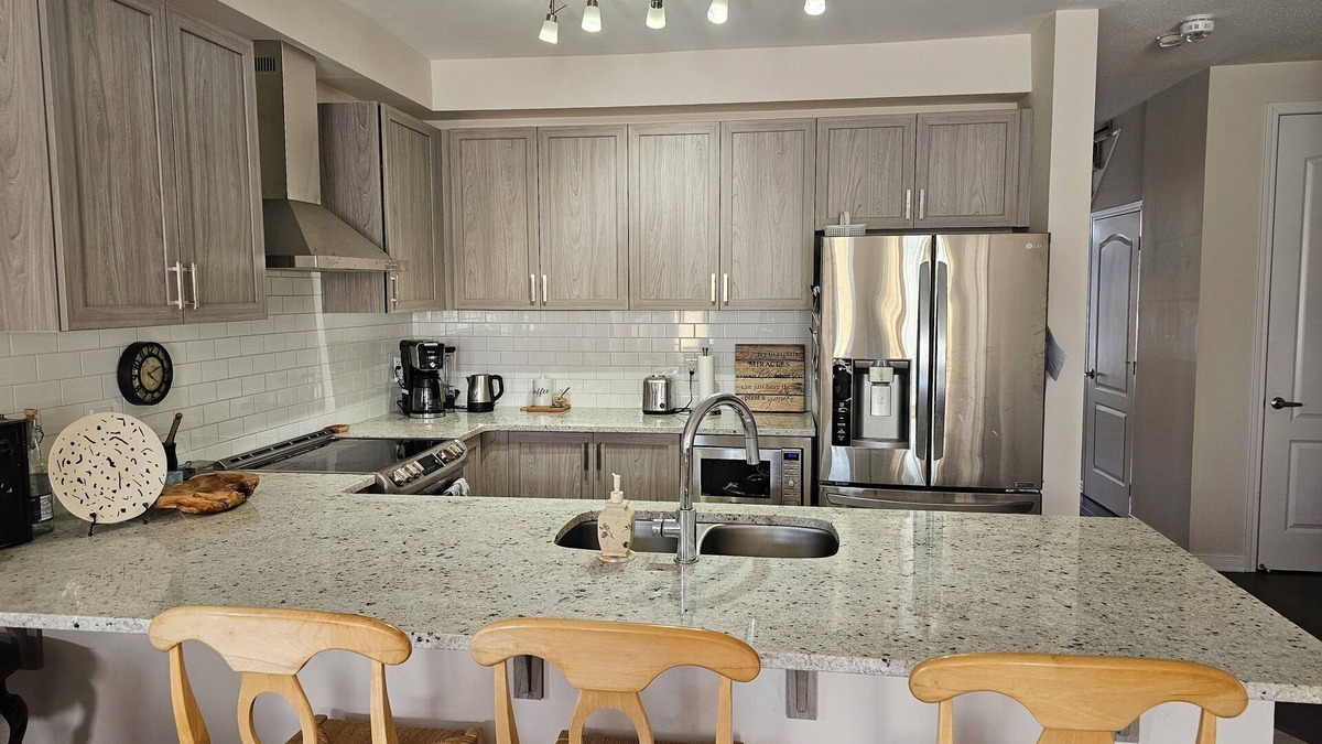 Kemptville House | Entire Home in Kemptville ! Modern Home and Great Location; 3 bedrooms