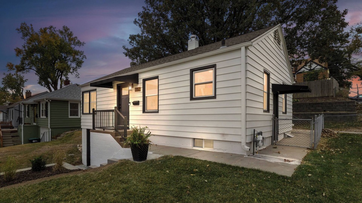 Aksarben - Elmwood Park House | Entire Home in midtown Aksarben. Quiet and private!