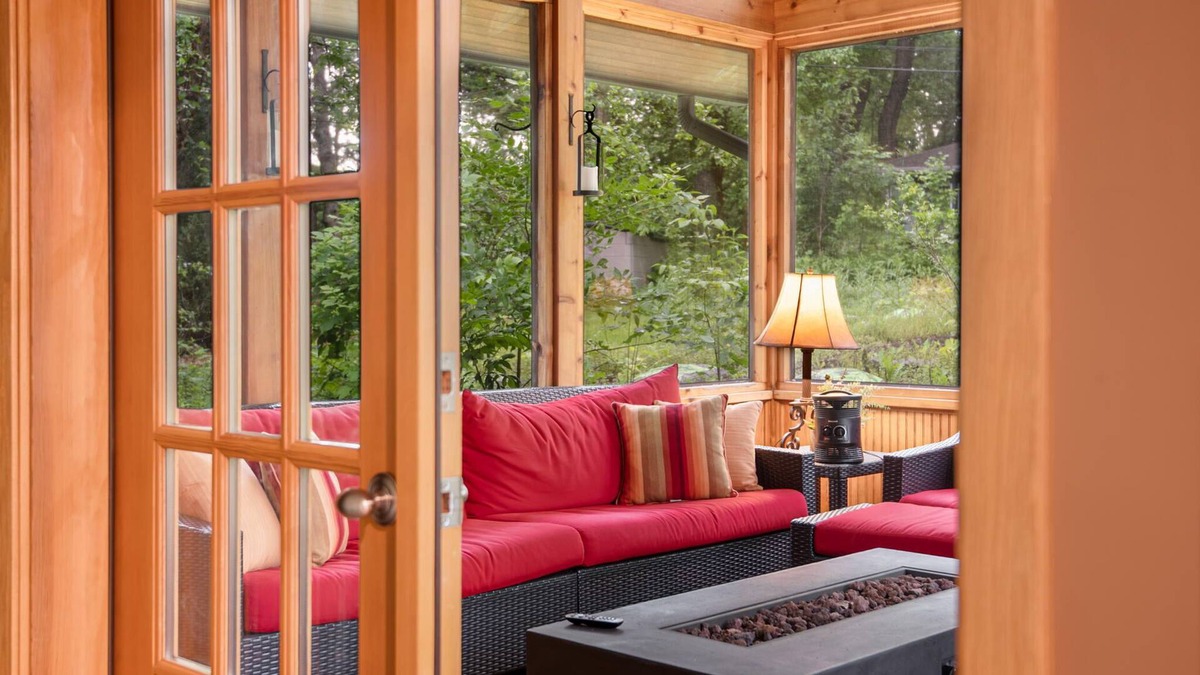 Minnetonka House | ENTIRE HOME IN MINNETONKA WITH 3 SEASON ROOM!