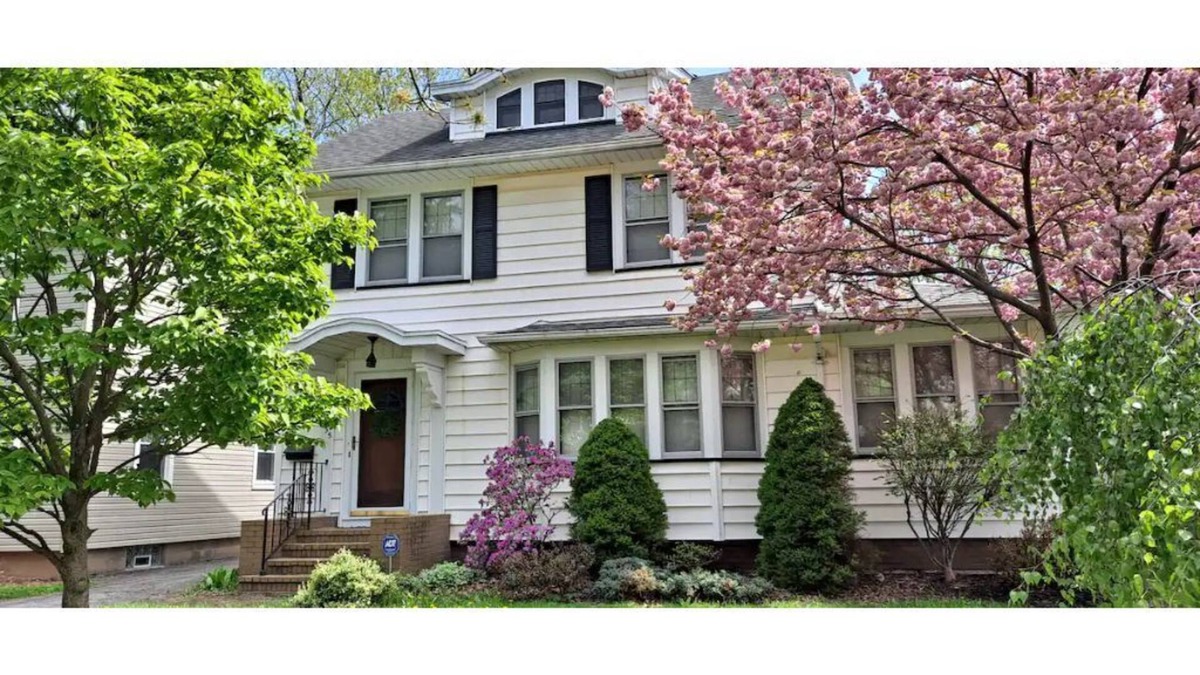 Rochester House | Entire home in quaint neighborhood -walk to restaurants and close to everything!