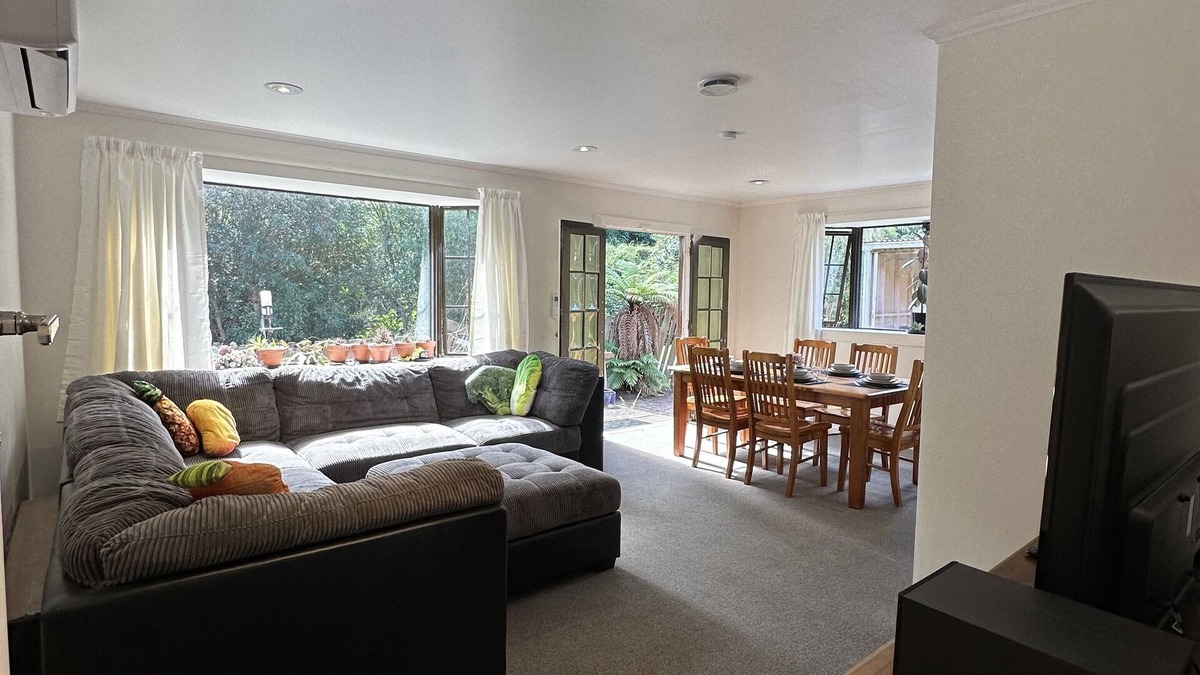 Dunedin House | Entire Home in Quiet Dunedin Suburb
