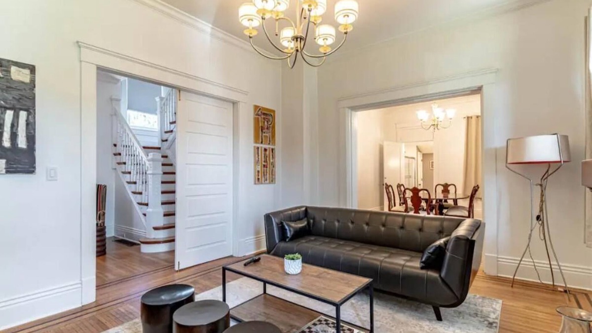 Deer Park House | Entire Home in the Highlands on Bardstown RD - Onsite Parking