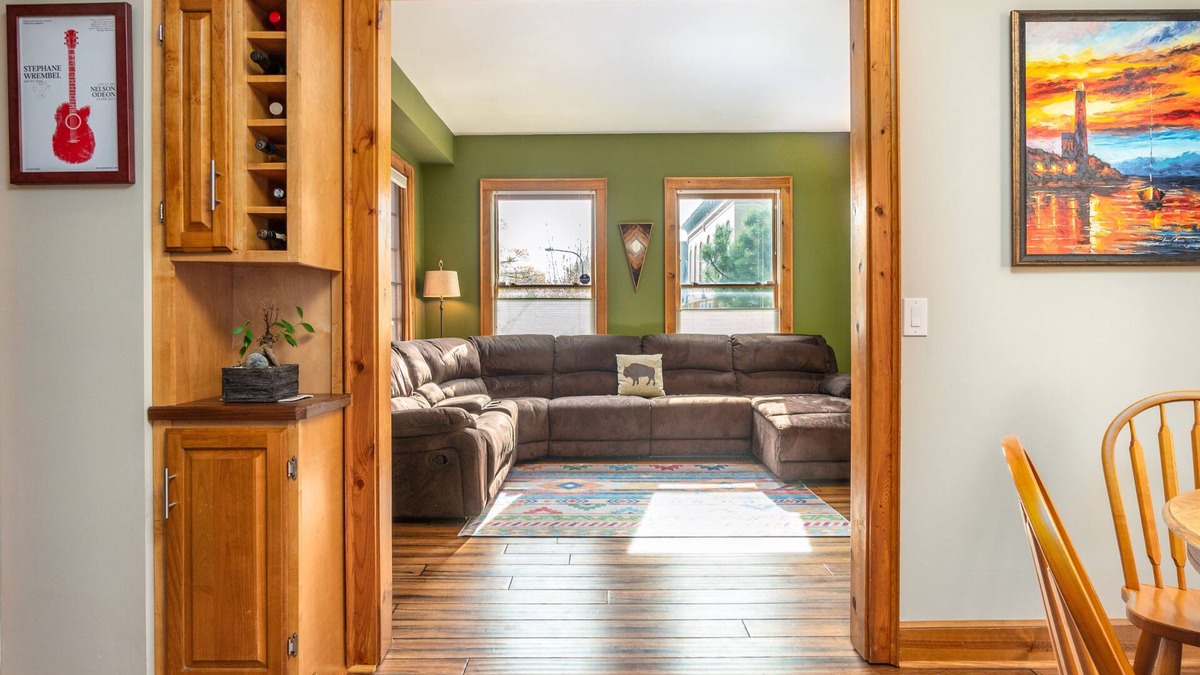 Downtown Buffalo House | Entire Home in the Heart of Allentown — Private Parking