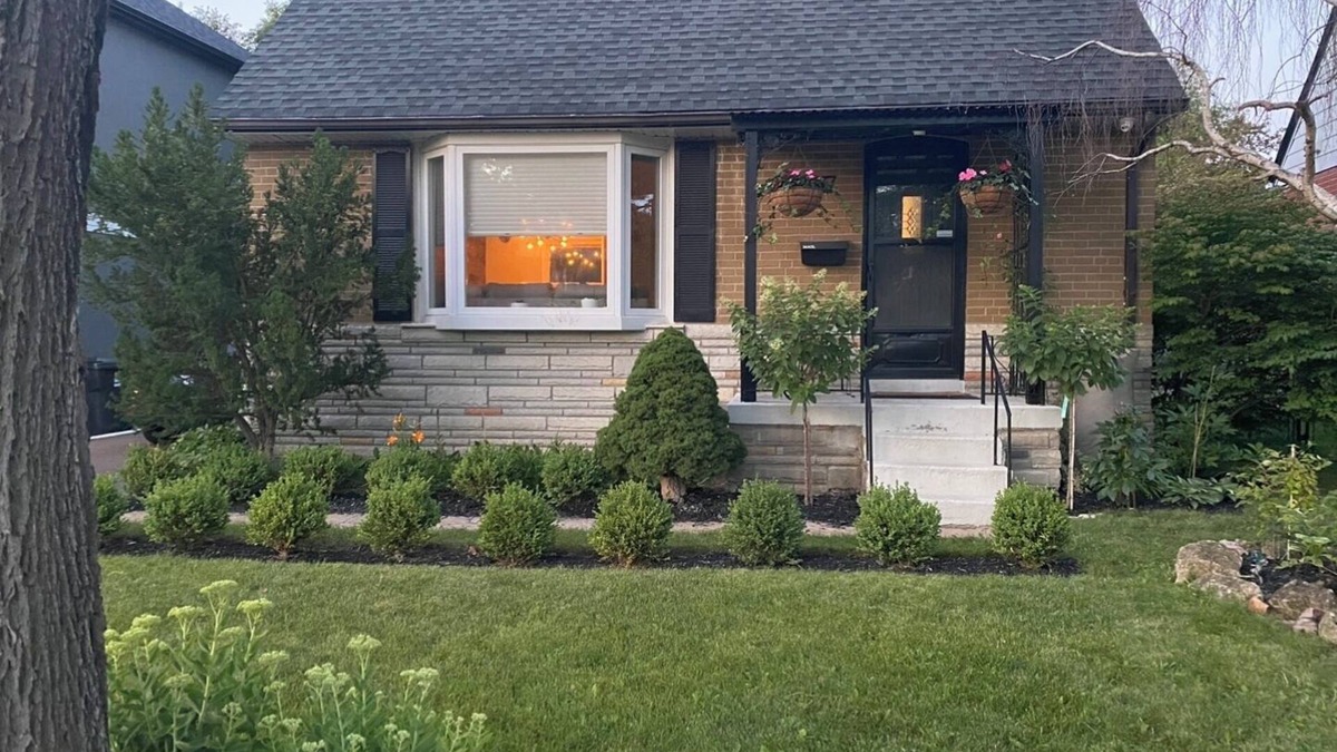 Rexdale House | Entire Home in Toronto - 10 mins YYZ