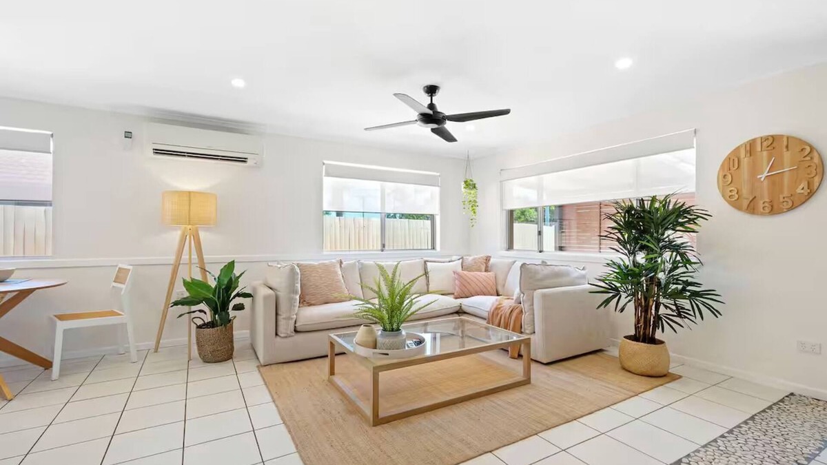 Wurtulla House | Entire home in Wurtulla, Australian6 guests*3 bedrooms*4 beds*1 bath