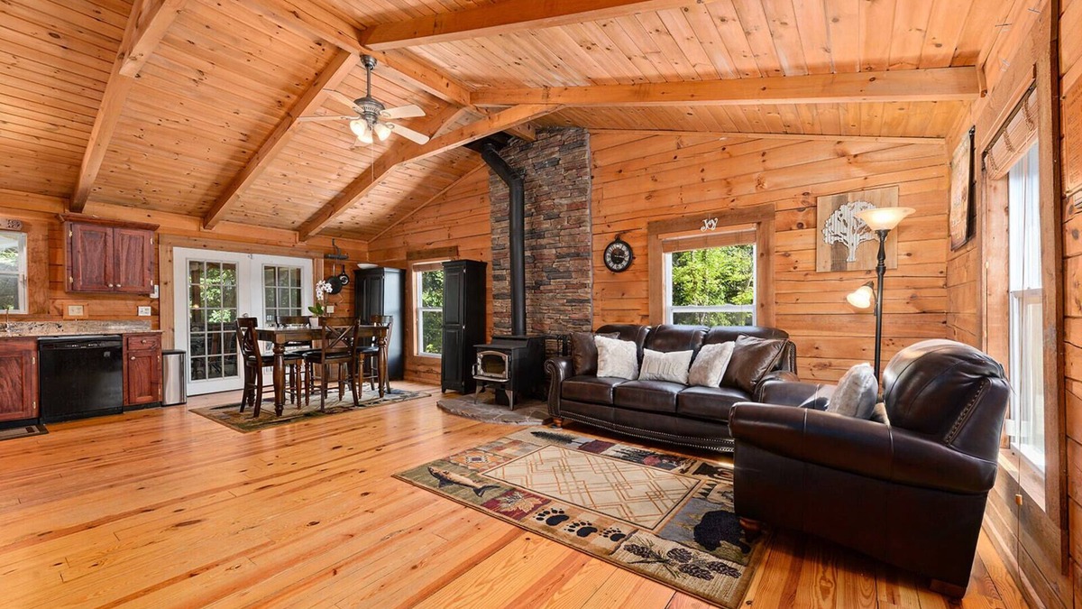 Johnson County House | Entire Home near off 50 HWY near KC, Lee's Summit, Kingsville, Warrensburg,
