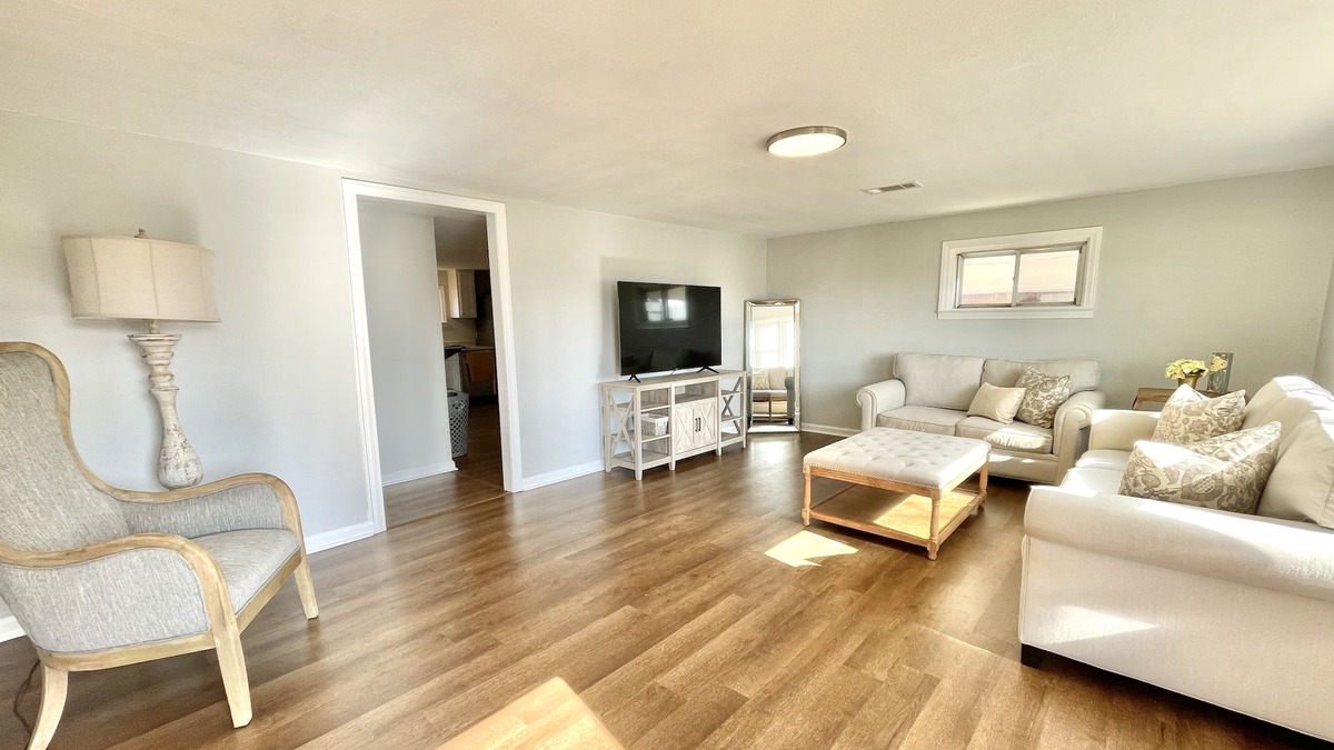 Kennett House | Entire Home/ Newly Renovated/ Convenient Location!