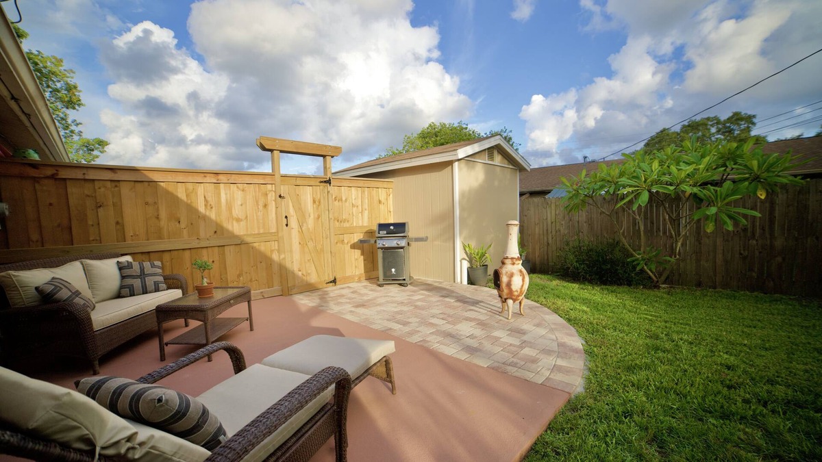 Walsingham House | Entire home- private backyard- 4 miles from the beach