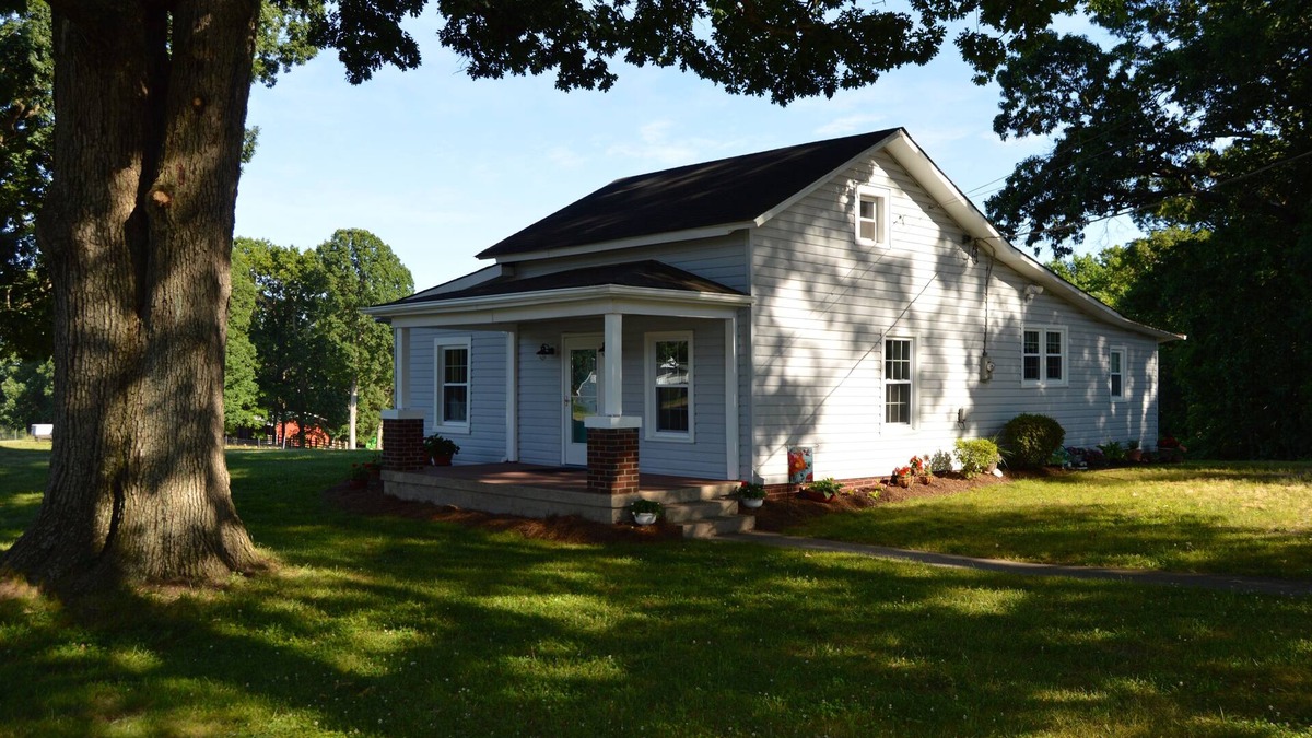 Lynchburg House | Entire home, quiet pastoral setting, 2 miles from Liberty University Campus