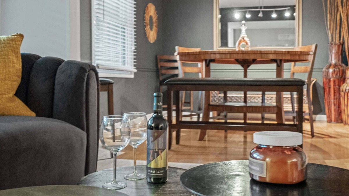 Ballwin House | Entire Home/STL Co-Sleeps 6
