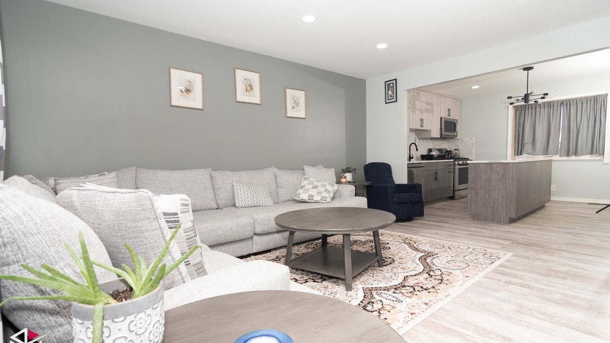 Dearborn House | Entire home, strategic location, everything within reach. Off i94 & Southfield.