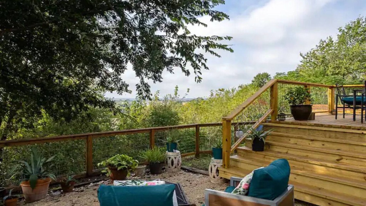 Rosewood House | Entire Home w/View in East ATX - Patio - Parking