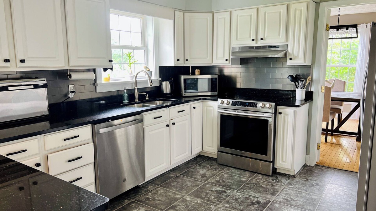 Stormstown House | Entire Home with Hot Tub, only 15 minutes from PSU and State College