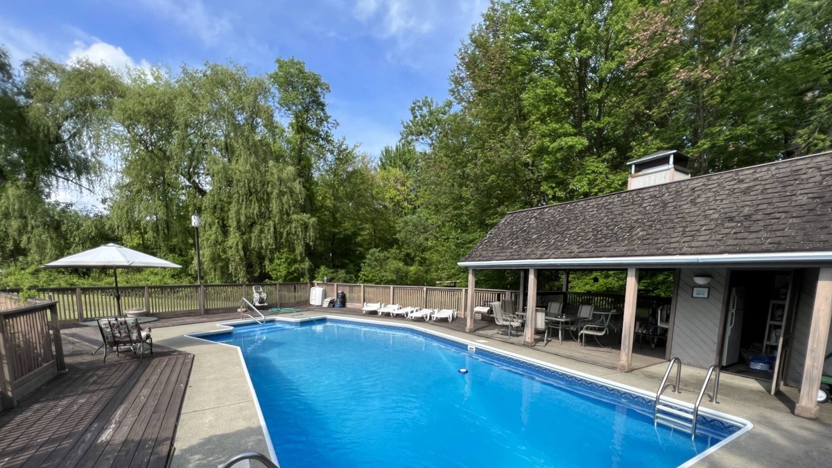 Fort Edward House | Entire Home with Inlaw near Saratoga/Lake George with Huge Inground Pool