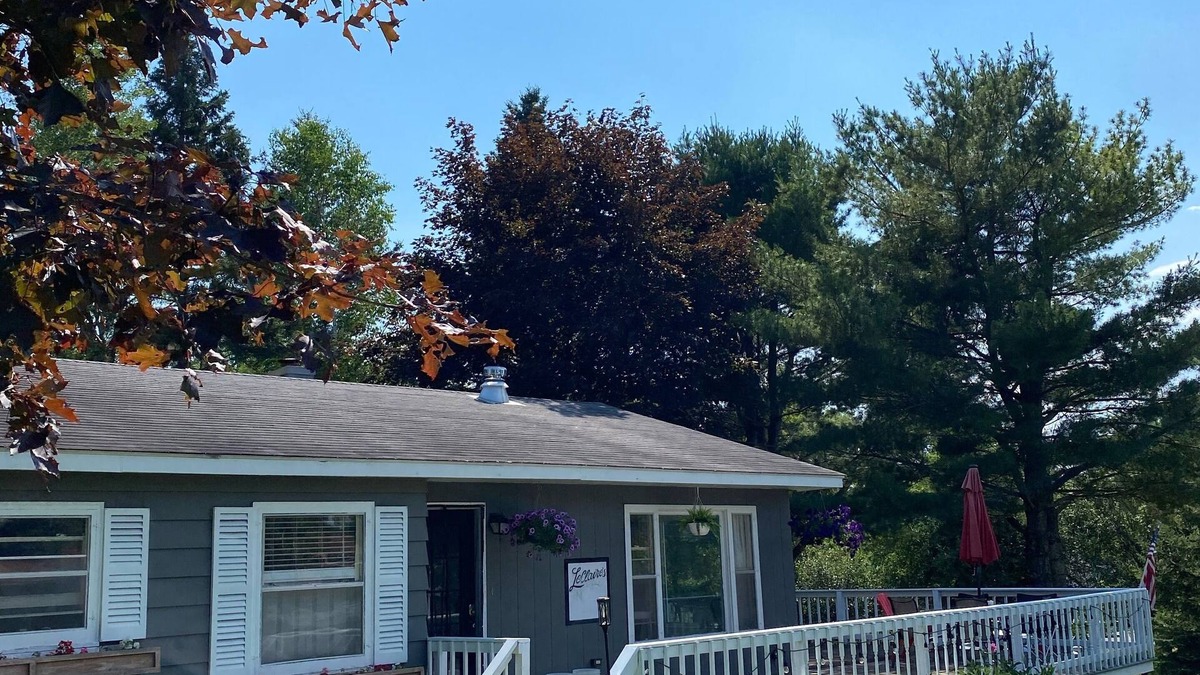 L'Anse House | Entire Home with Lakeview