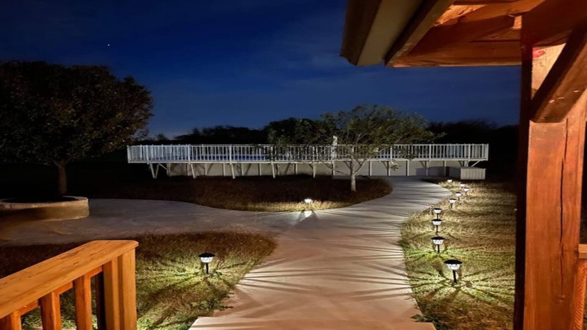 Prairie Lea House | Entire home with pool/hot tub close to river