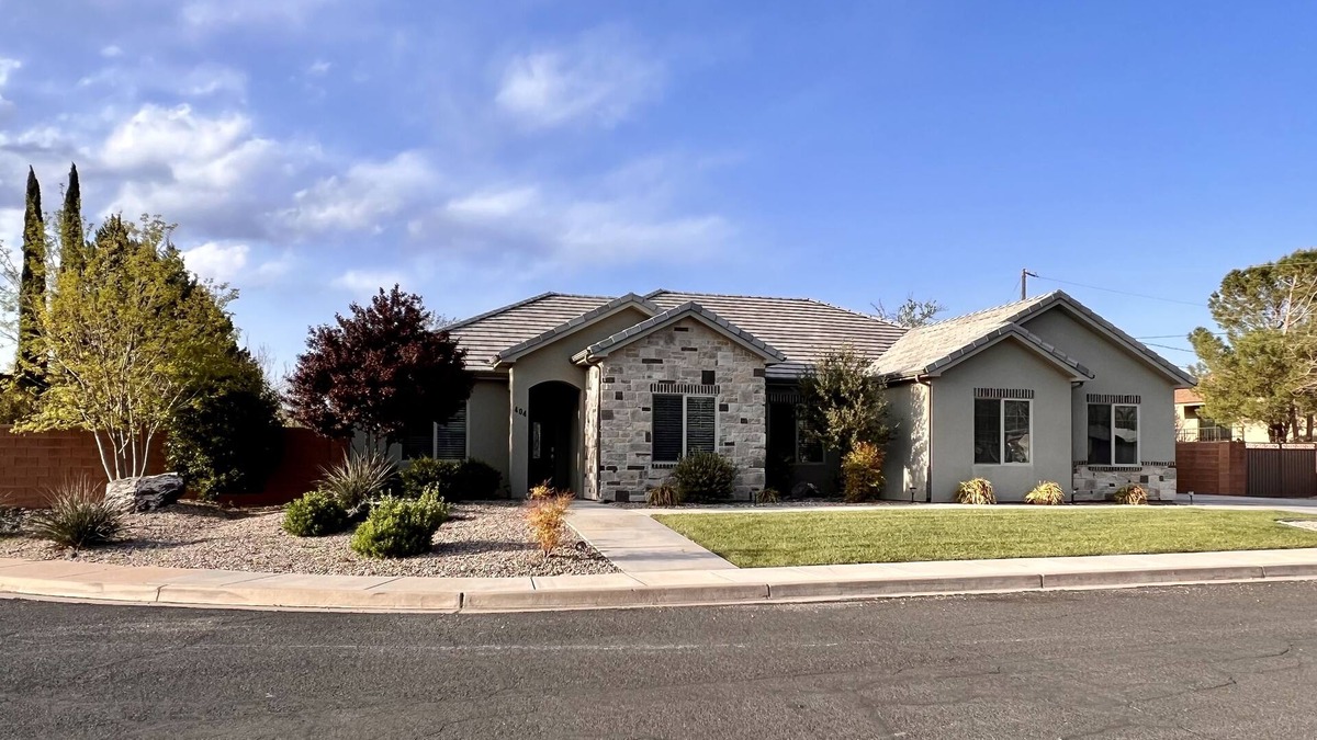 La Verkin House | Entire Home with TESLA Charger & RV Parking
