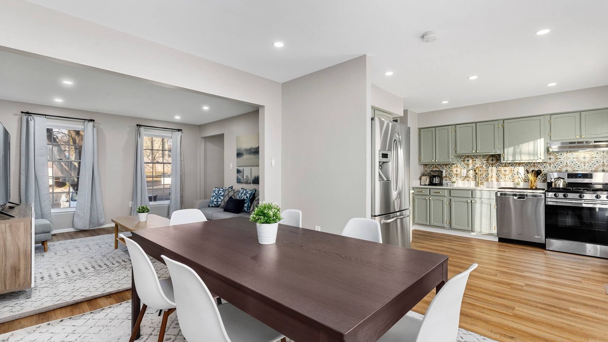 Woodbridge House | Entire Home- Woodbridge Retreat 2000+ sqft!
