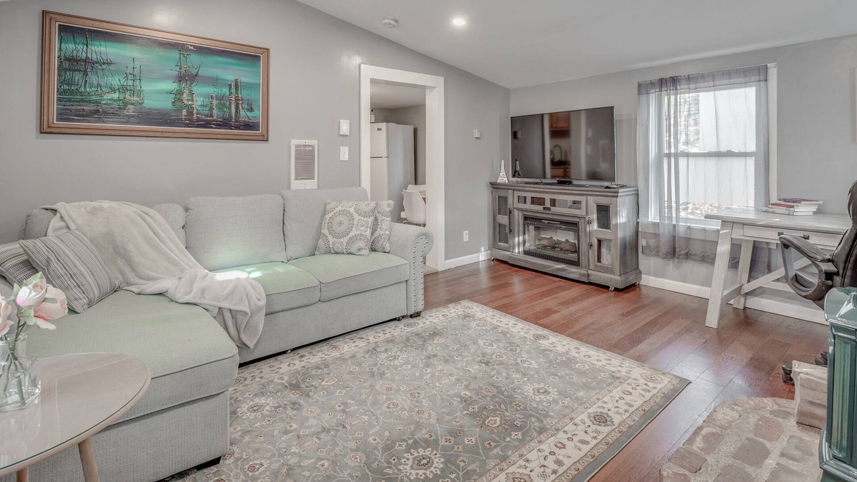 Middleton House | Entire Homestay with Cozy winter Fire Pit