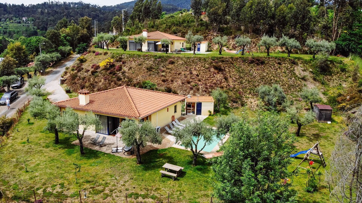 Molares House | Entire house for 5 people, private pool, pet friendly. All equipped.