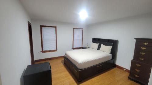 Thompsonville Apartment | Entire house - 4 Bedroom-Enfield