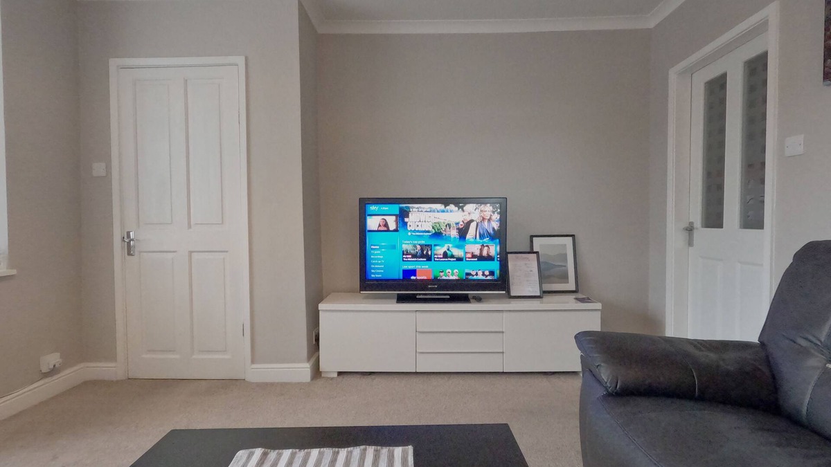Reading House | Entire House, 4 Bedroom, Parking, WiFi, Bus/Train