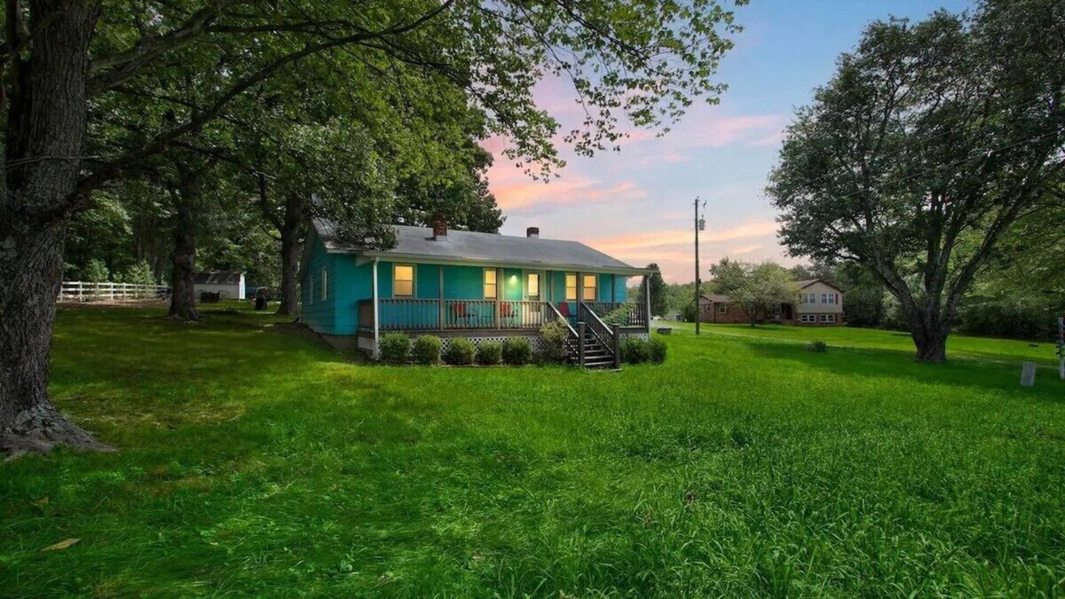 Afton House | Entire house in Afton, VA. The Road House at Stumble Creek - 2 bedroom