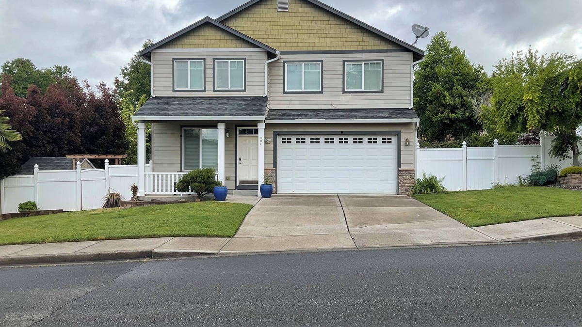 Starcrest House | Entire House in Northwest Hazel Dell