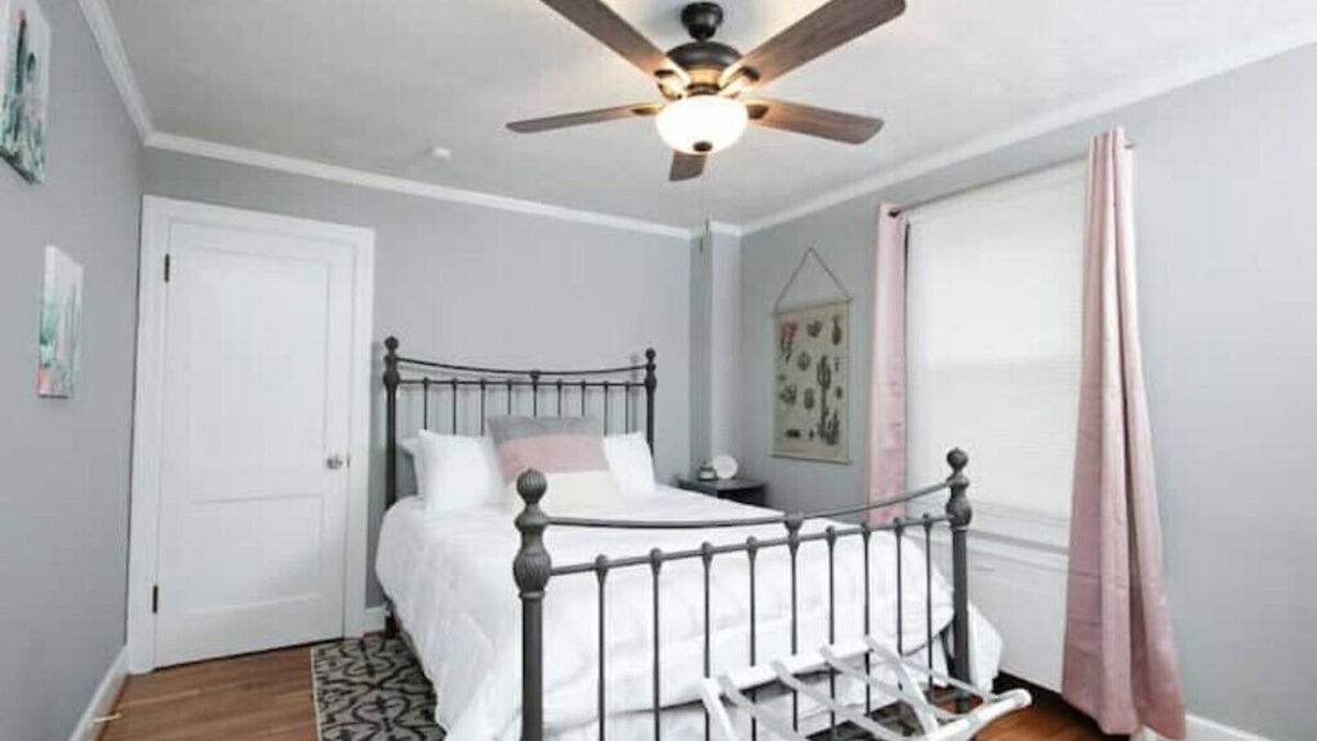 Lynchburg House | Entire house in quiet area, close to everything!