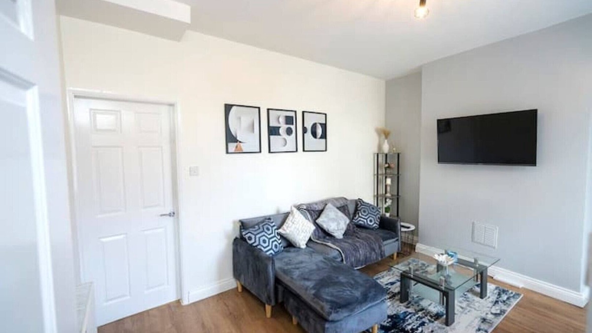 Birkenhead House | Entire House-Merseyside-Liverpool