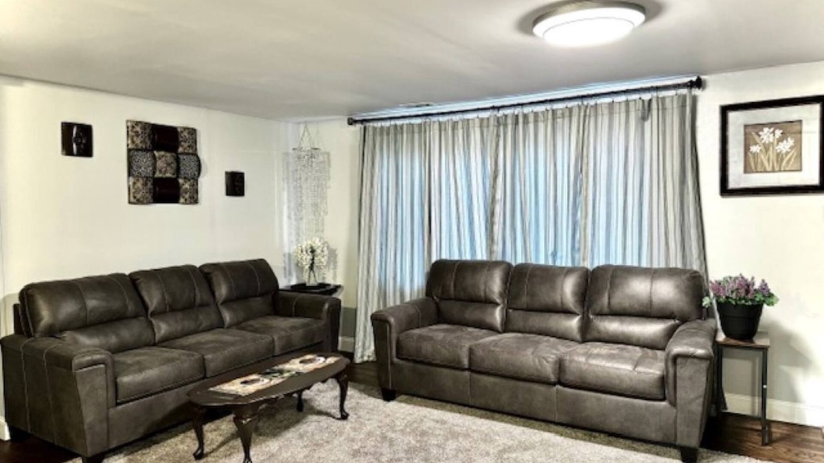 Ferndale House | Entire house minutes away from BWI airport, close to Annapolis, Baltimore, DC