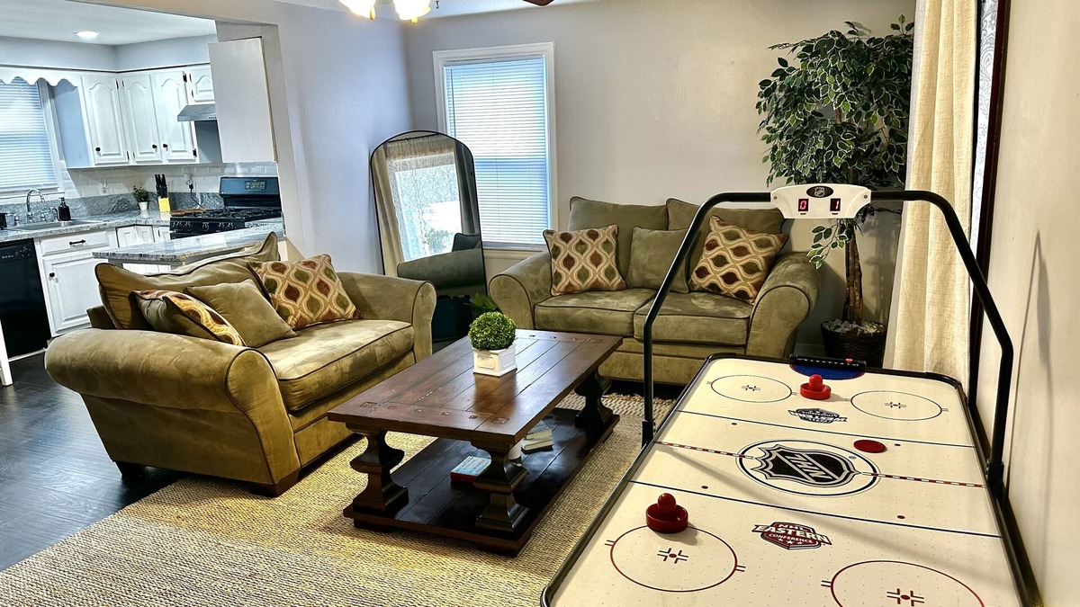 Amherst House | Entire house Near UB & Niagara Falls, HotTub, fire-pit