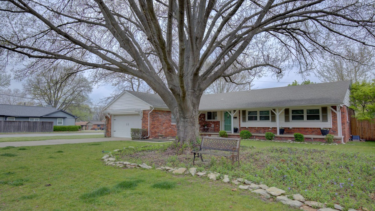 Tulsa House | Entire House Next to LaFortune Park and St. Francis Hospital! Pets Welcome!