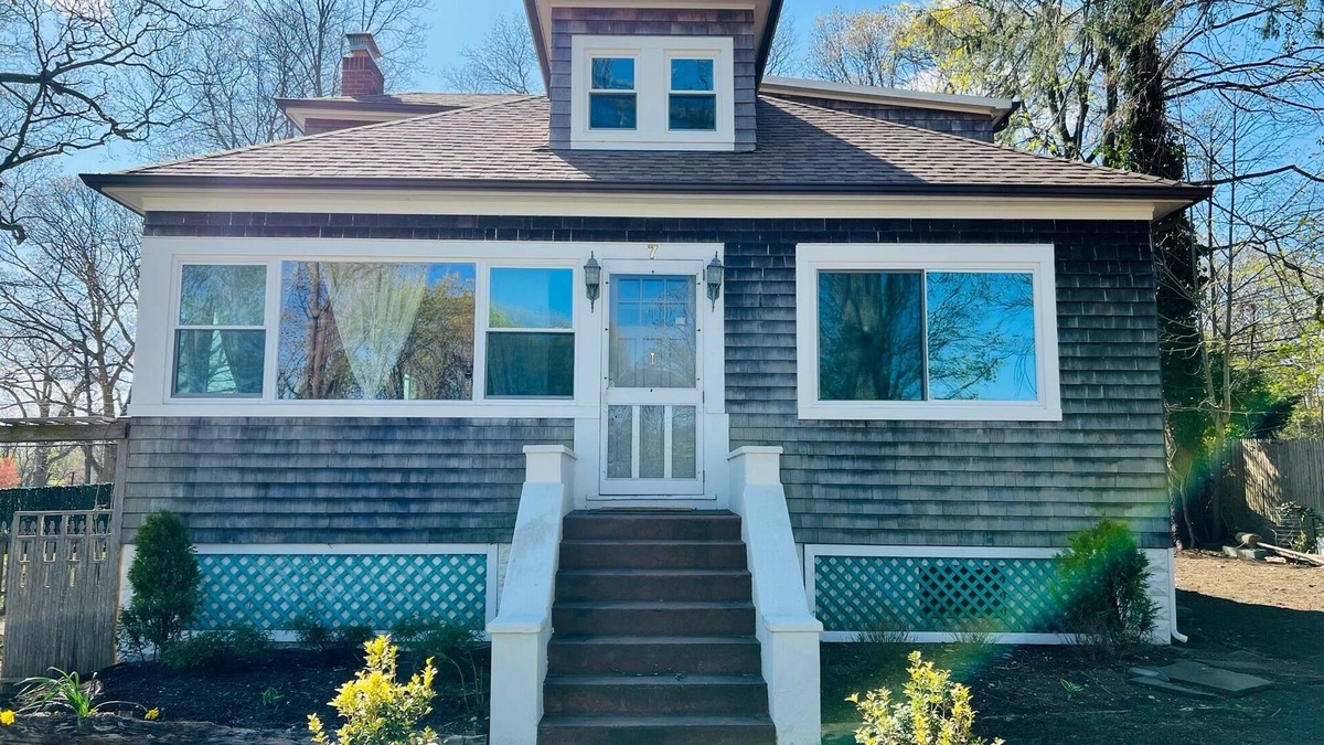 Ronkonkoma House | Entire House on Lake Ronkonkoma