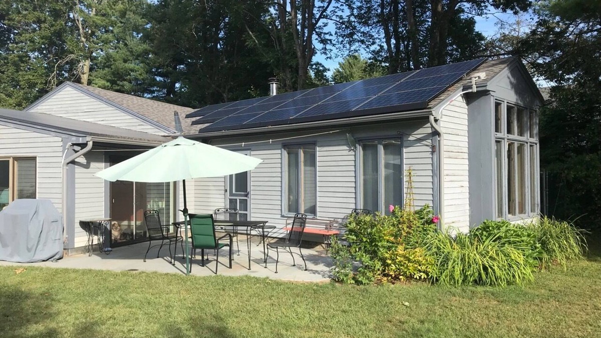 Peterborough House | Entire house on privately situated Lilac Hill abuts conservation land